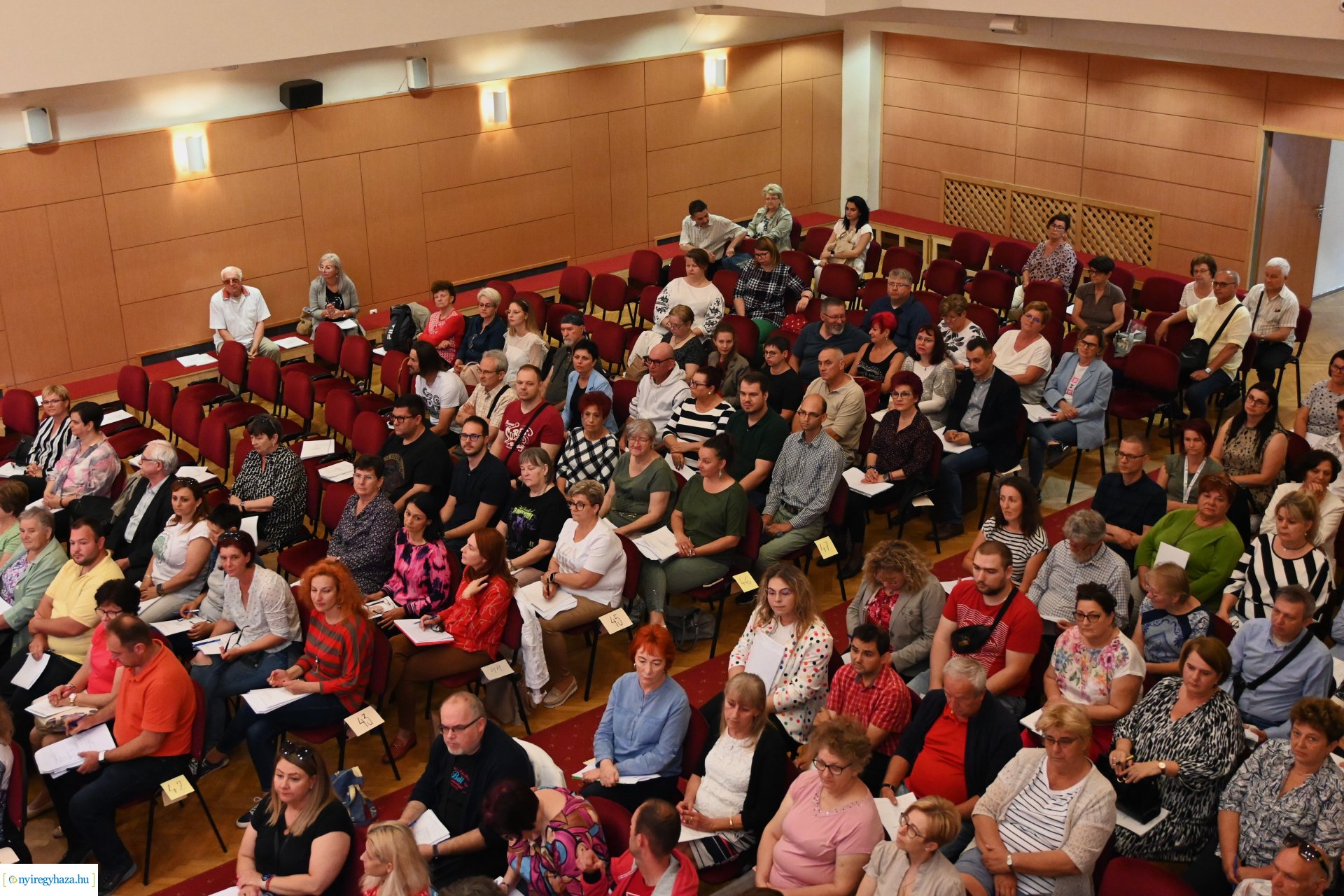 Szavazatszámlálók eskütétele 2024