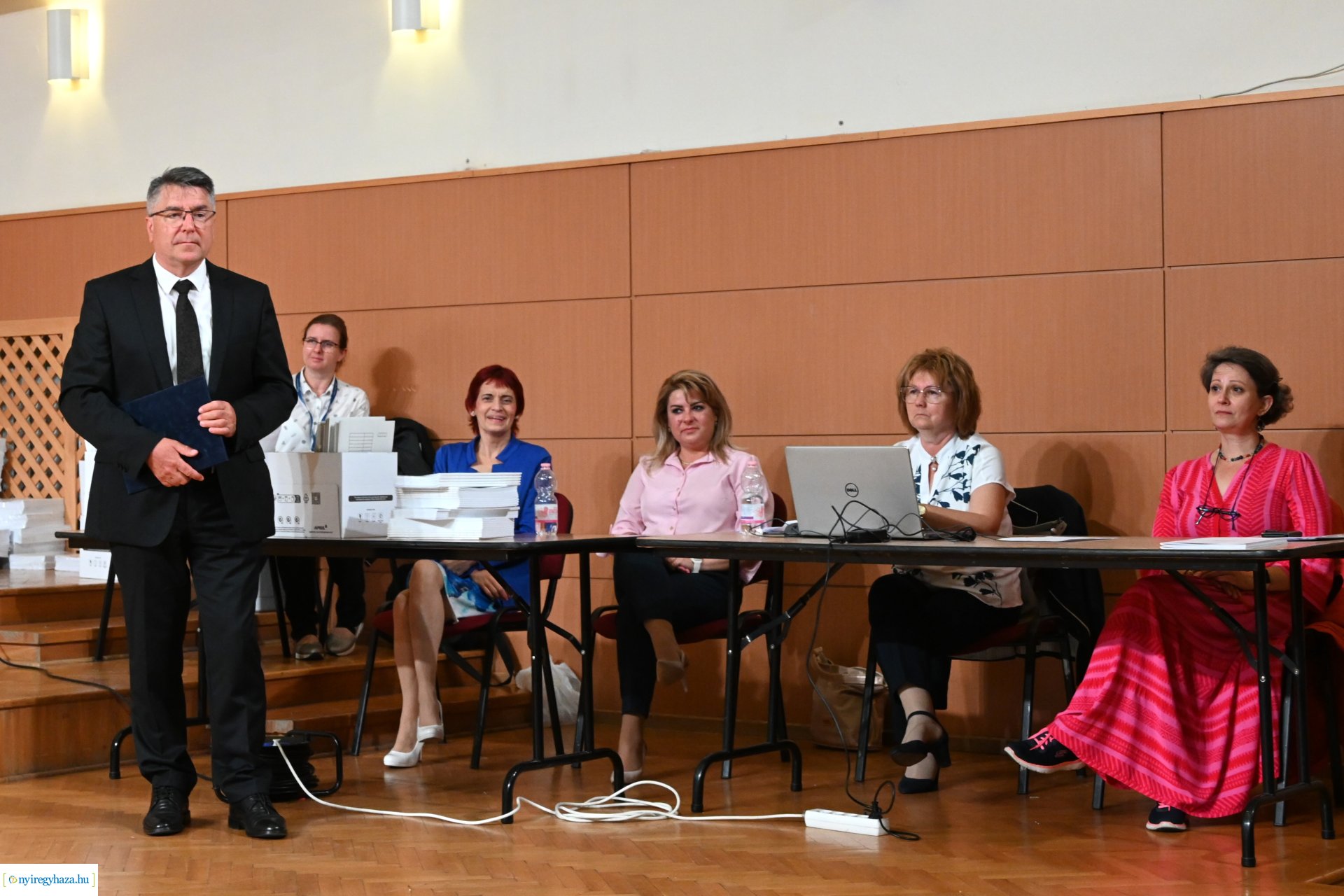 Szavazatszámlálók eskütétele 2024