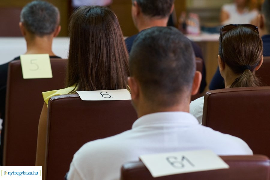 Szavazatszámlázó bizottság eskütétele 20220621