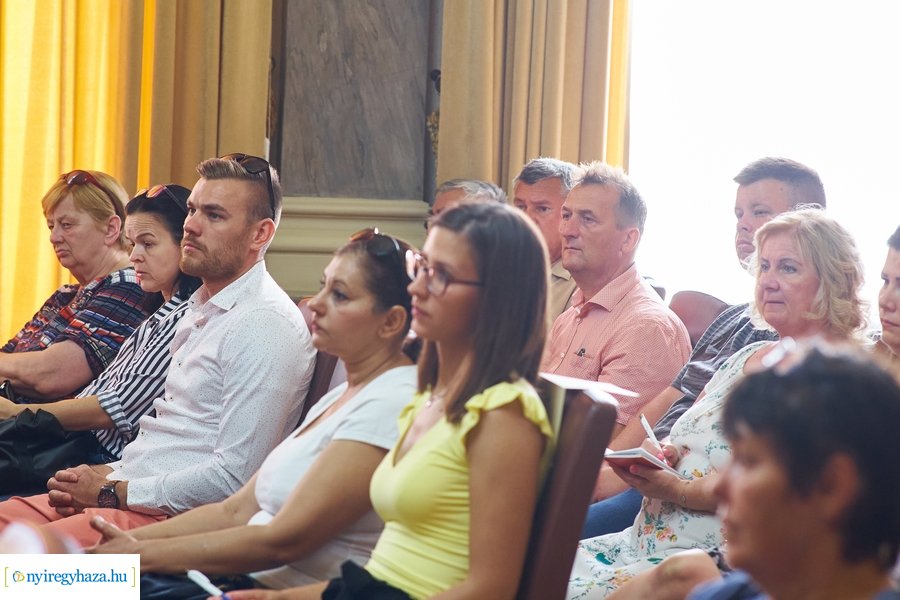 Szavazatszámlázó bizottság eskütétele 20220621