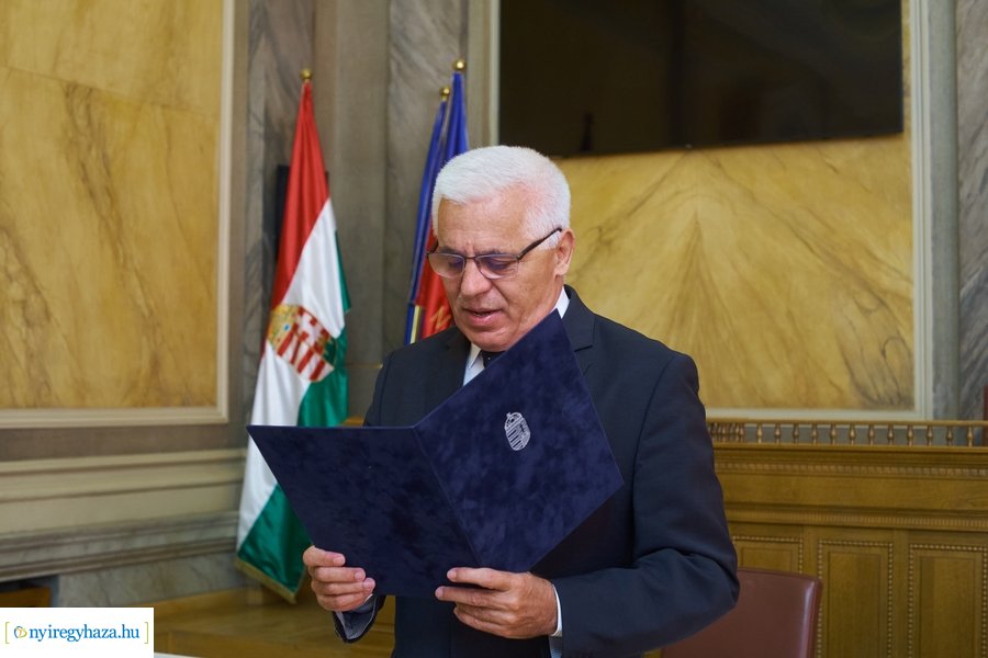 Szavazatszámlázó bizottság eskütétele 20220621