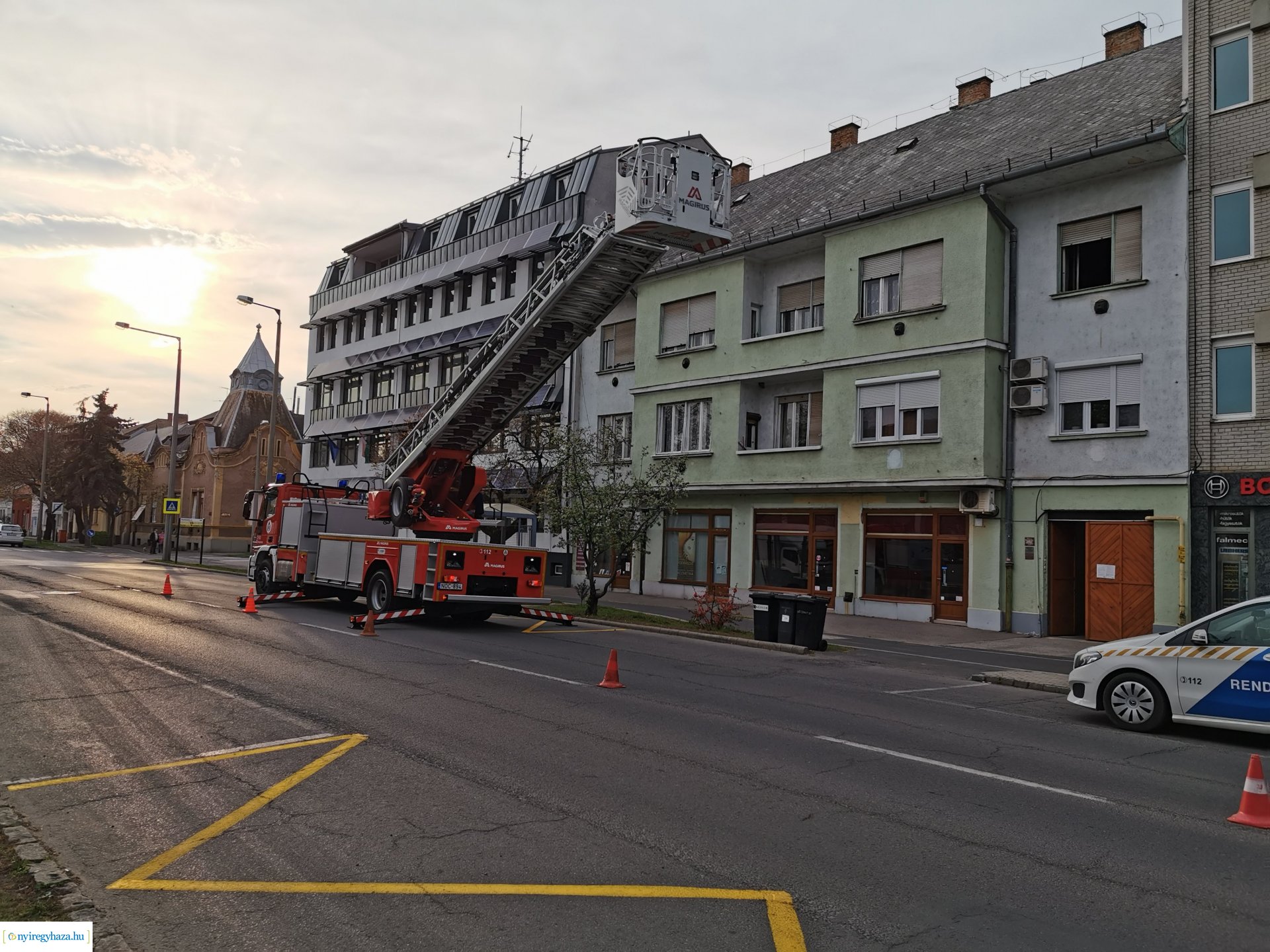 Széchenyi utcán a mentők