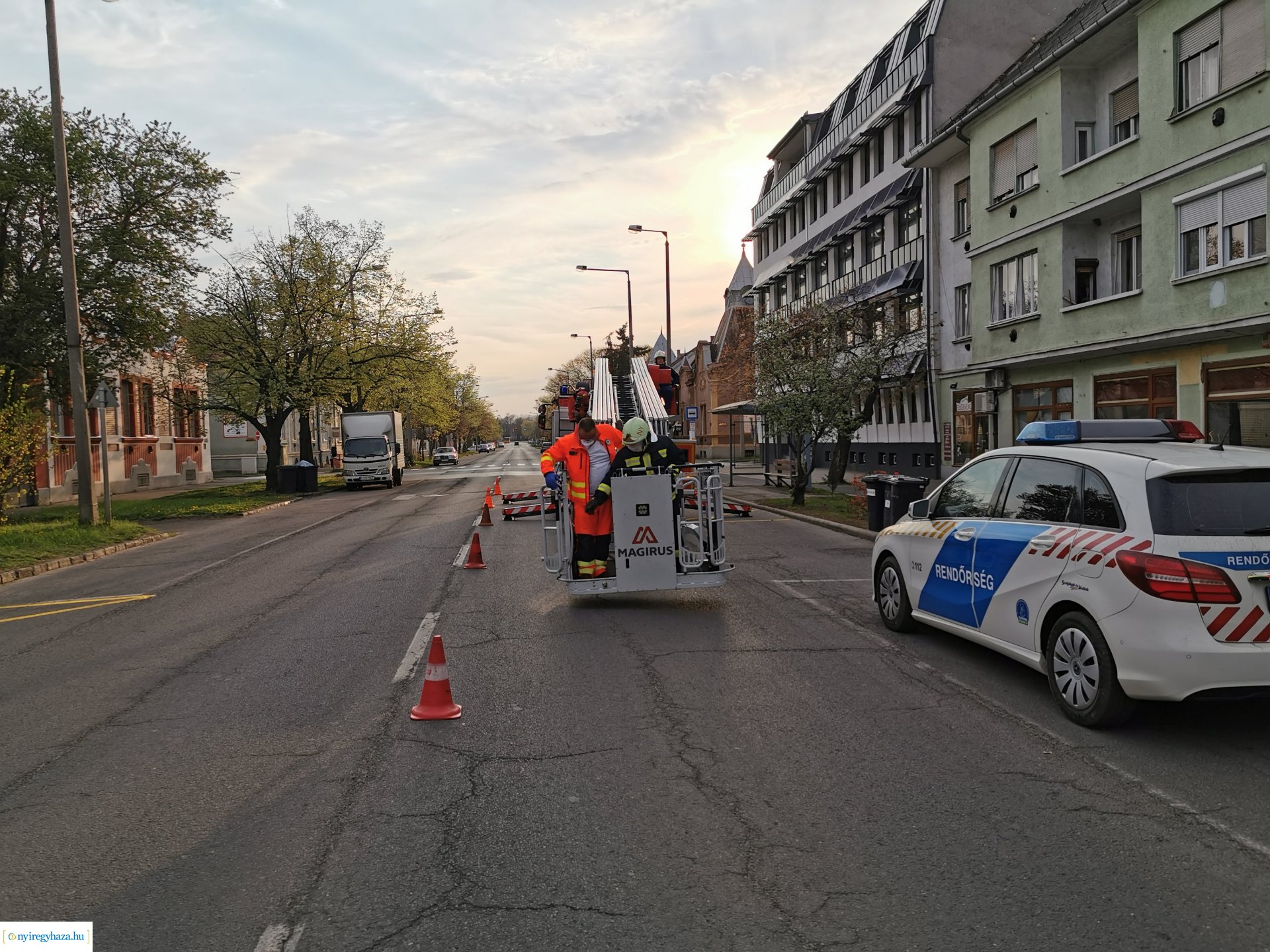 Széchenyi utcán a mentők