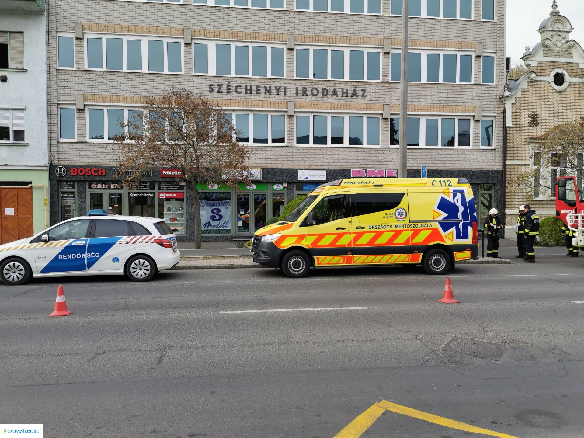 Széchenyi utcán a mentők