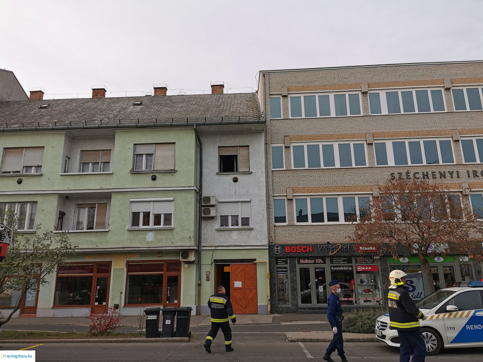 Széchenyi utcán a mentők