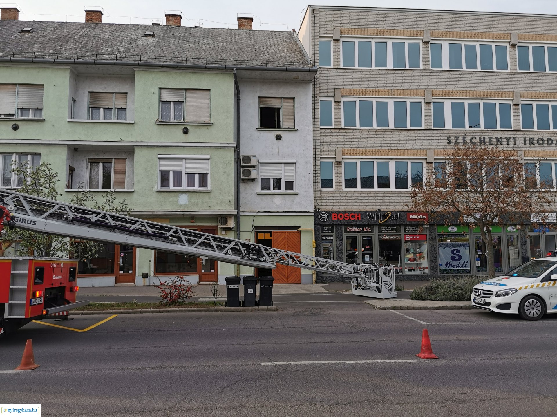 Széchenyi utcán a mentők