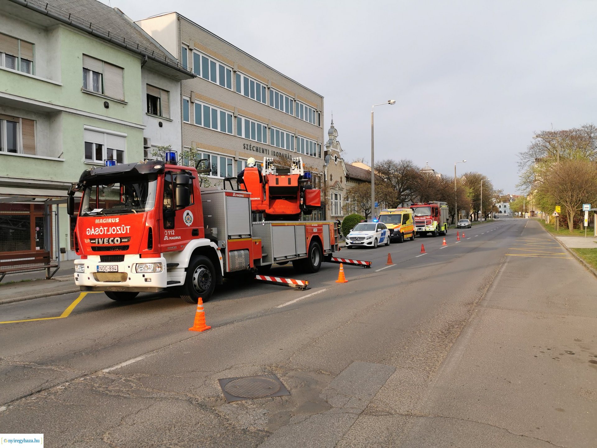 Széchenyi utcán a mentők