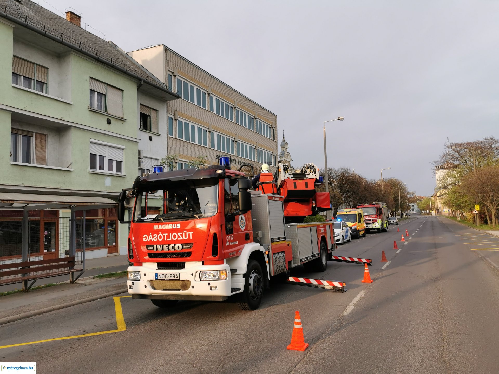 Széchenyi utcán a mentők