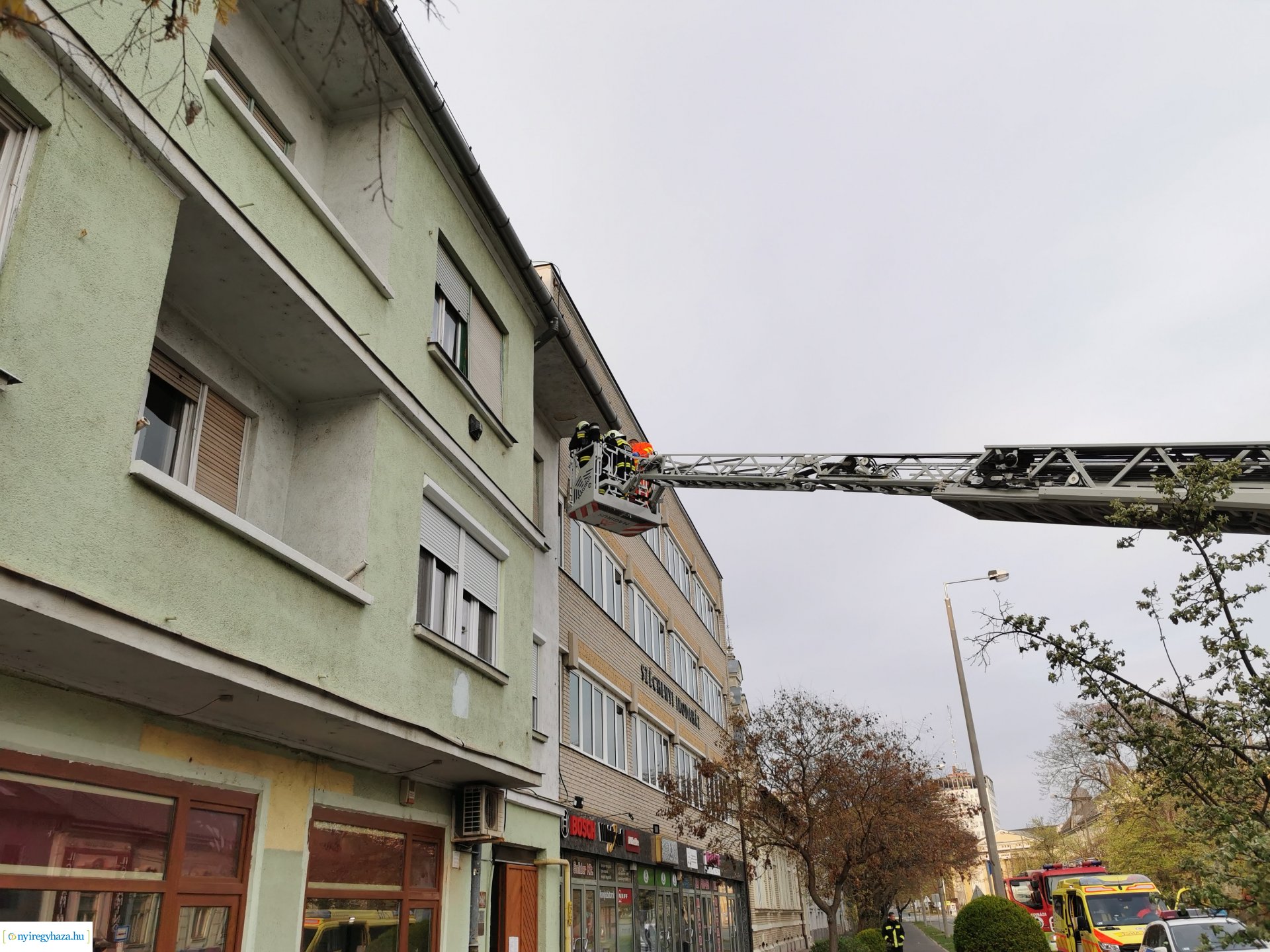 Széchenyi utcán a mentők