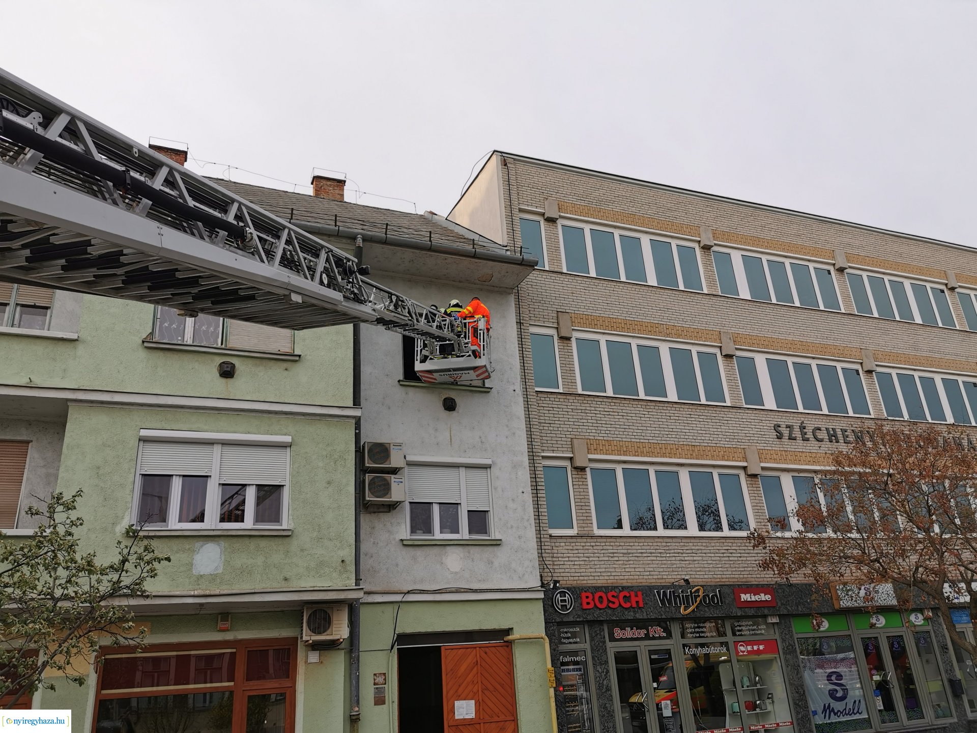 Széchenyi utcán a mentők