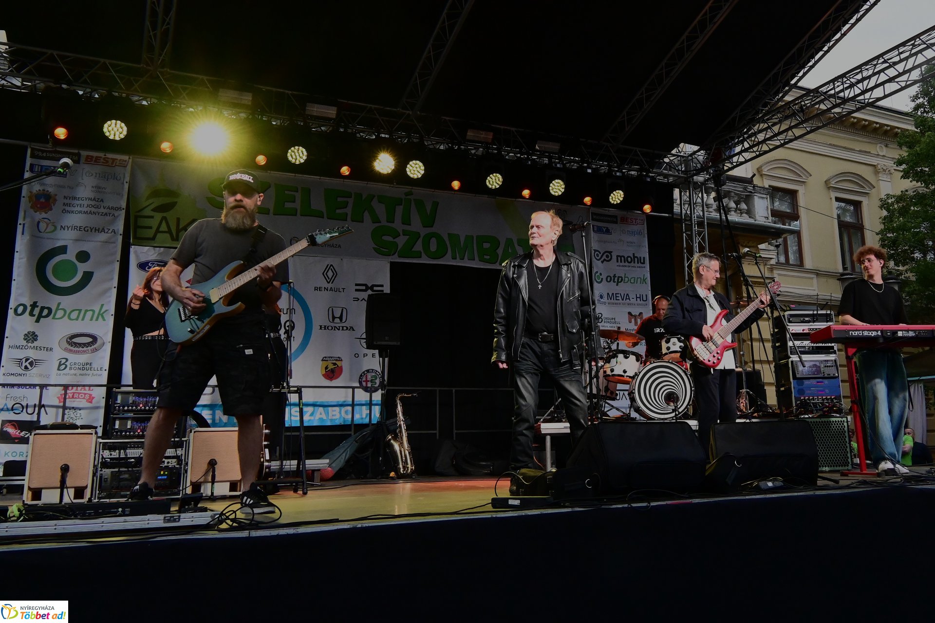 Szelektív Szombat - Bikini koncert a Kossuth téren