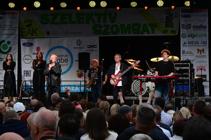 Szelektív Szombat - Bikini koncert a Kossuth téren