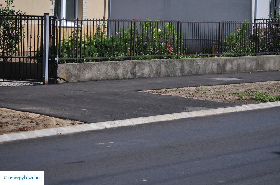  Szélsőbokori út felújítása