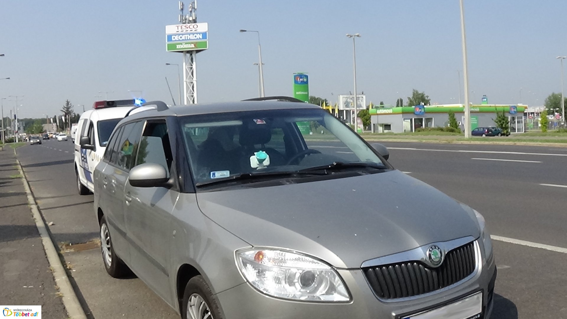 Szélvédőt tört a lehulló kavics