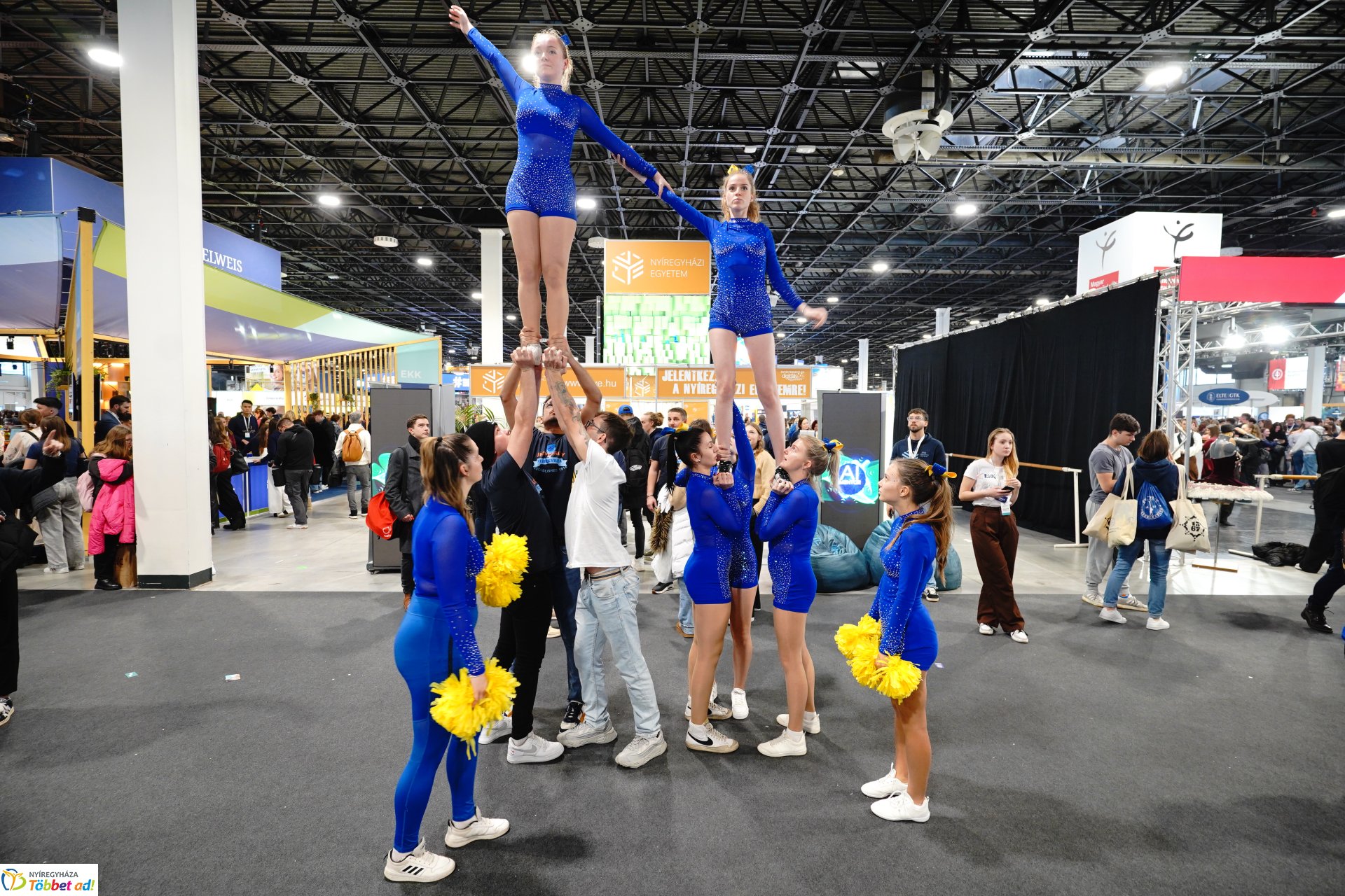 Szemben a nagyszínpaddal 