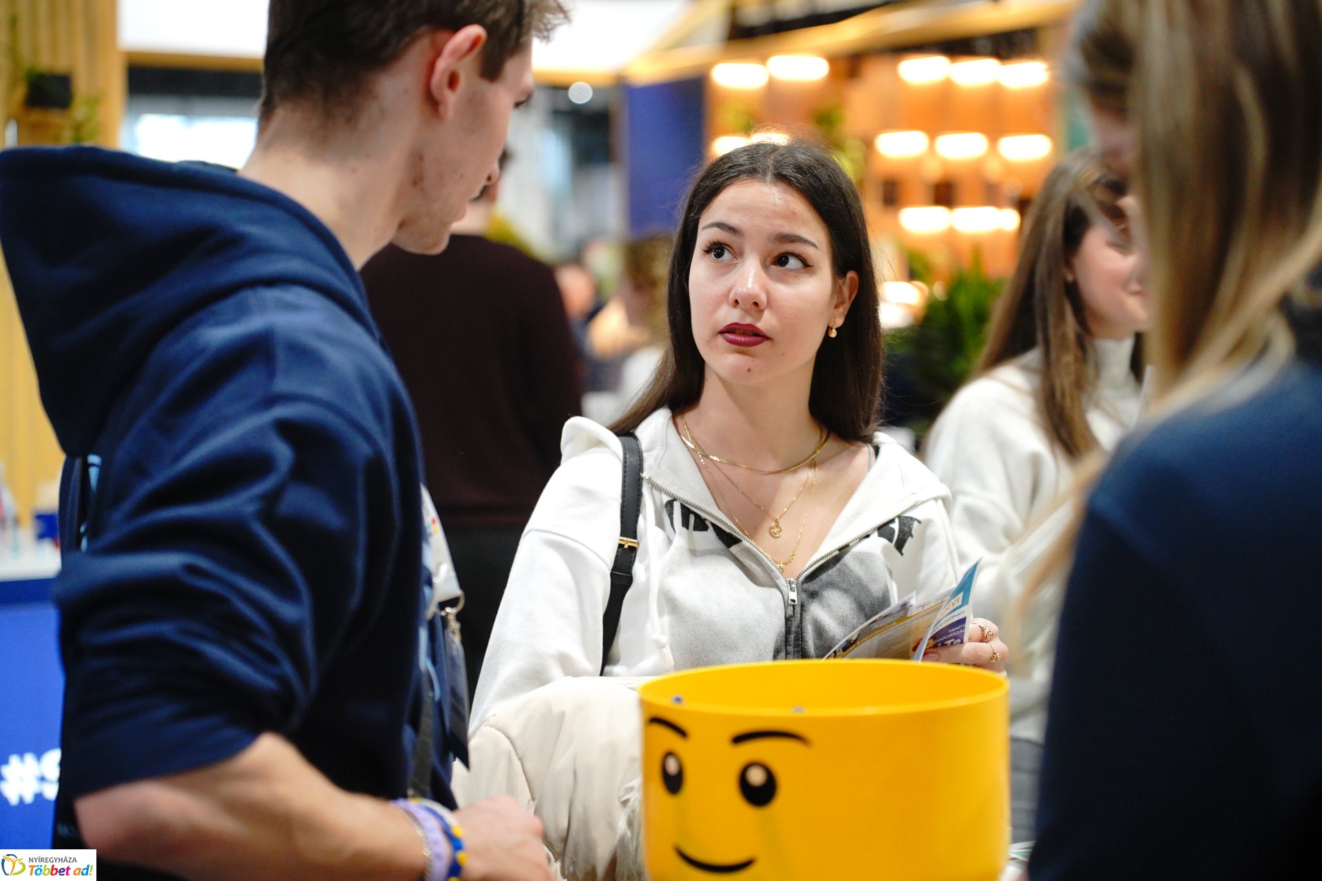 Szemben a nagyszínpaddal 