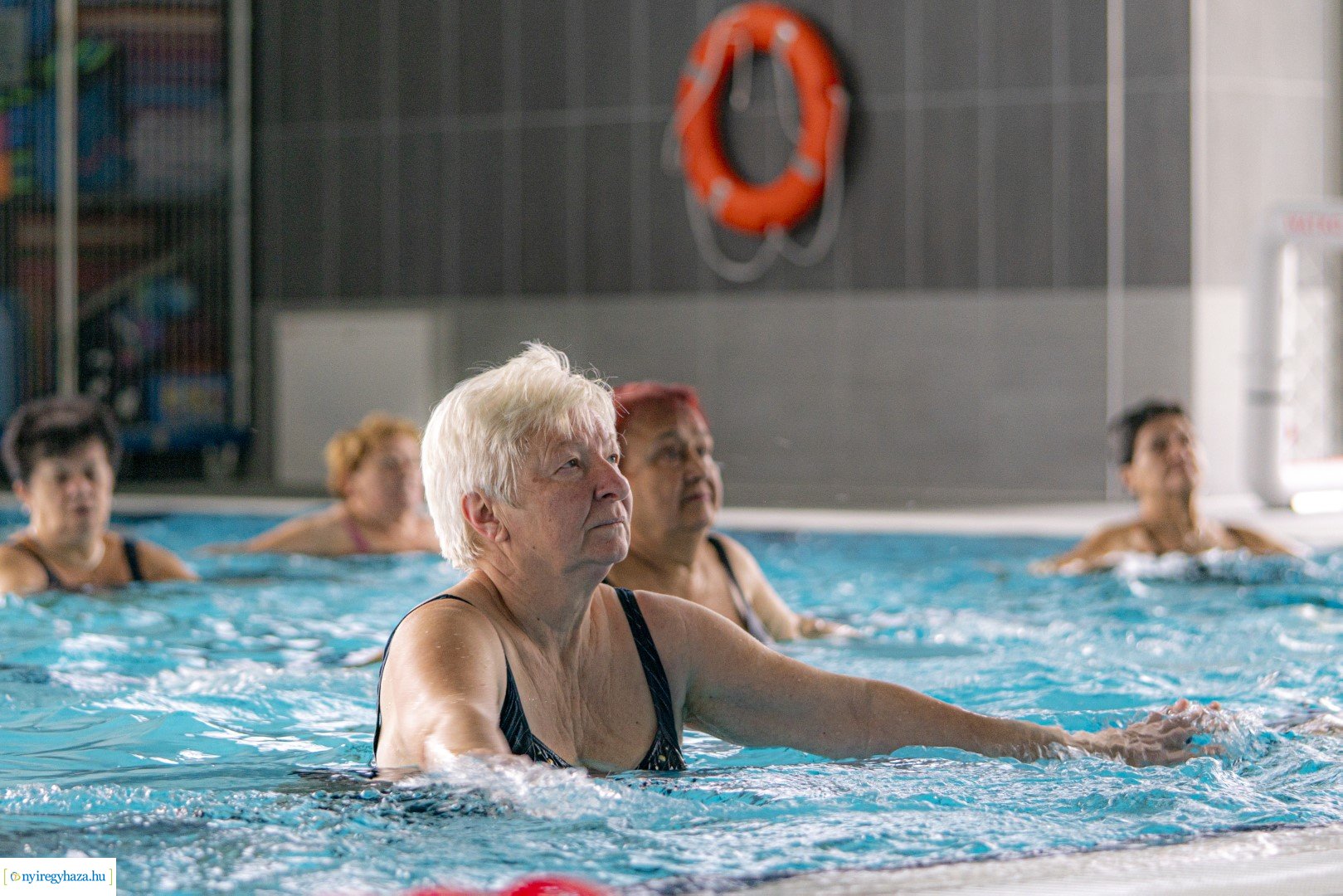 Szenior vízitorna az Eissmann Városi Uszodában