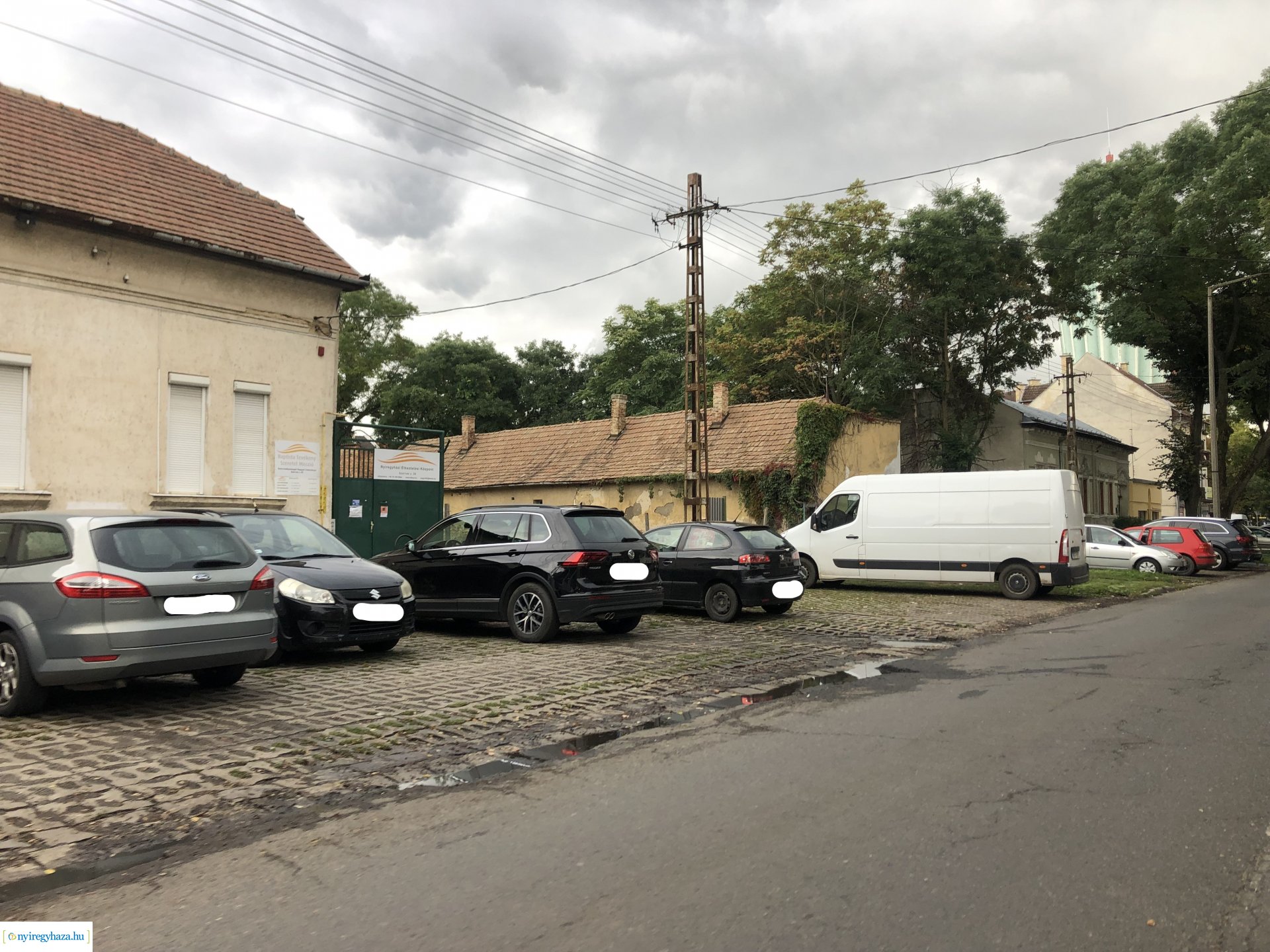 Szent István és Szarvas utcák útburkolat felújítása