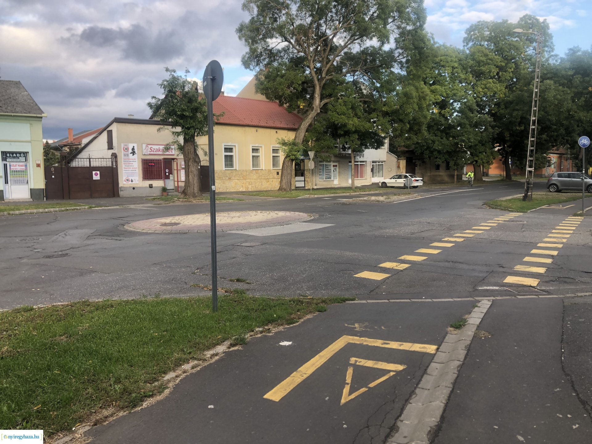 Szent István és Szarvas utcák útburkolat felújítása