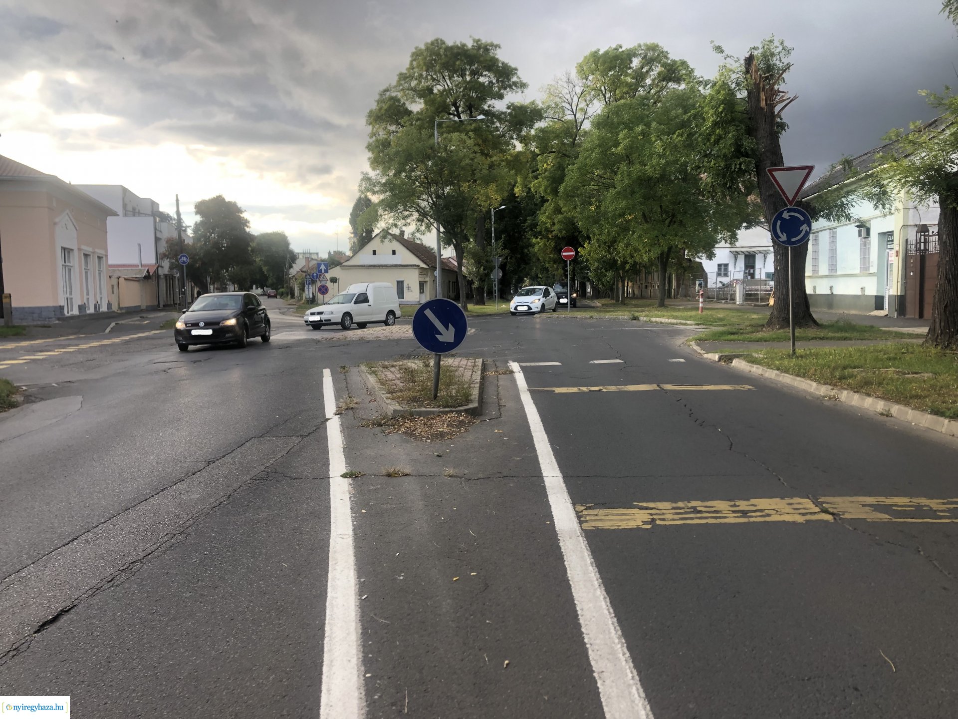 Szent István és Szarvas utcák útburkolat felújítása