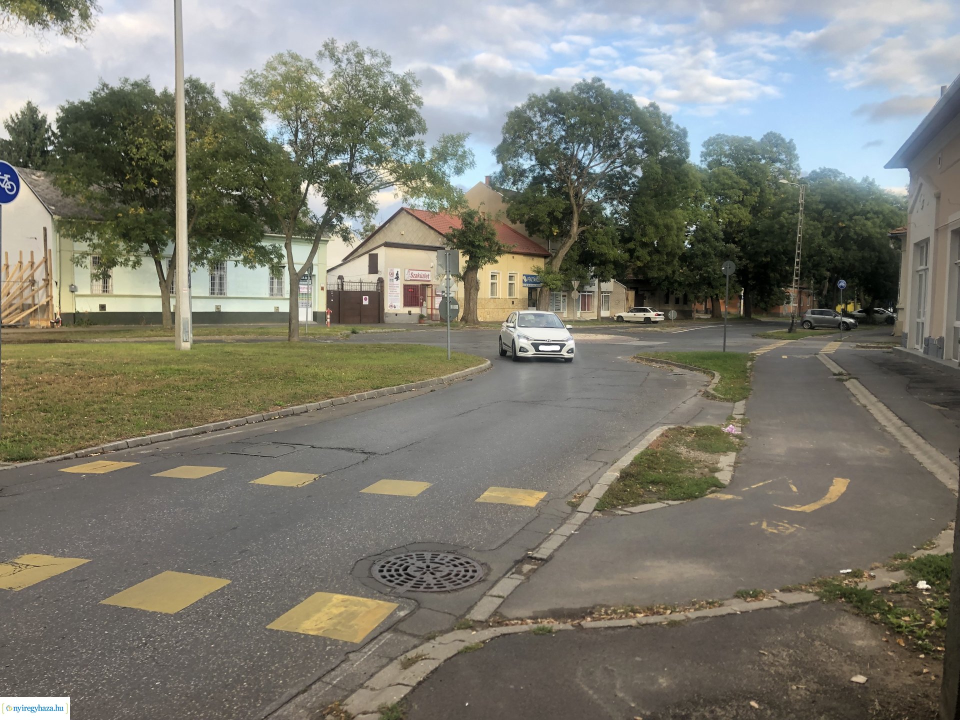 Szent István és Szarvas utcák útburkolat felújítása