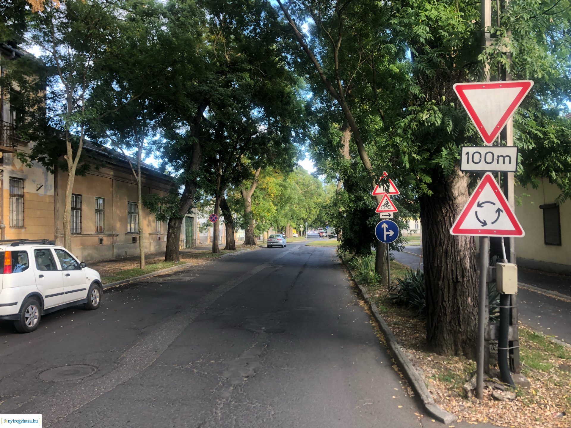 Szent István és Szarvas utcák útburkolat felújítása