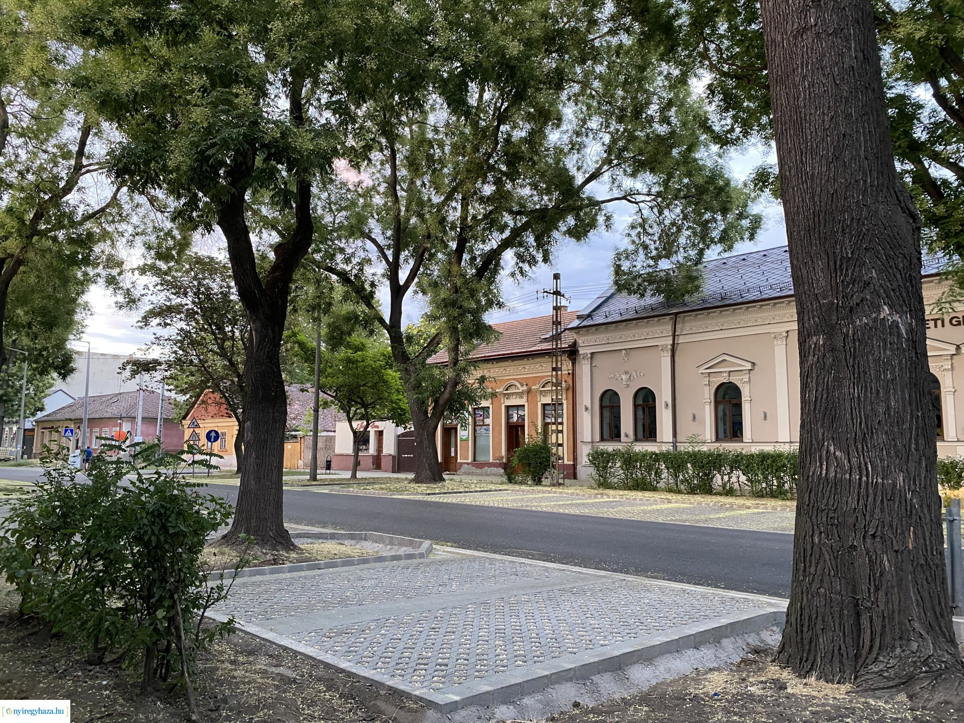 Szent István utca, Szarvas utca útburkolatainak felújítása