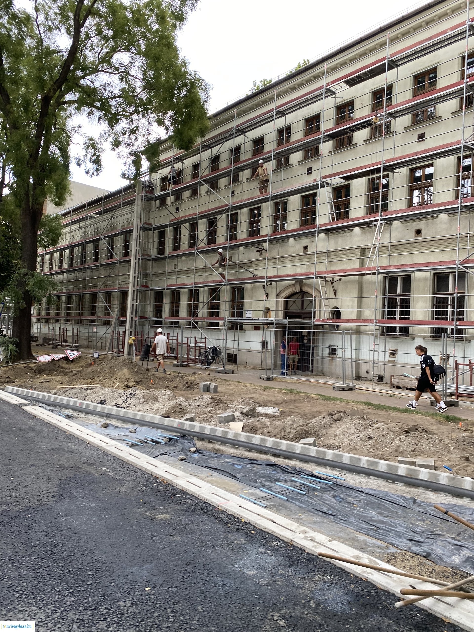 Szent István utca, Szarvas utca útburkolatainak felújítása