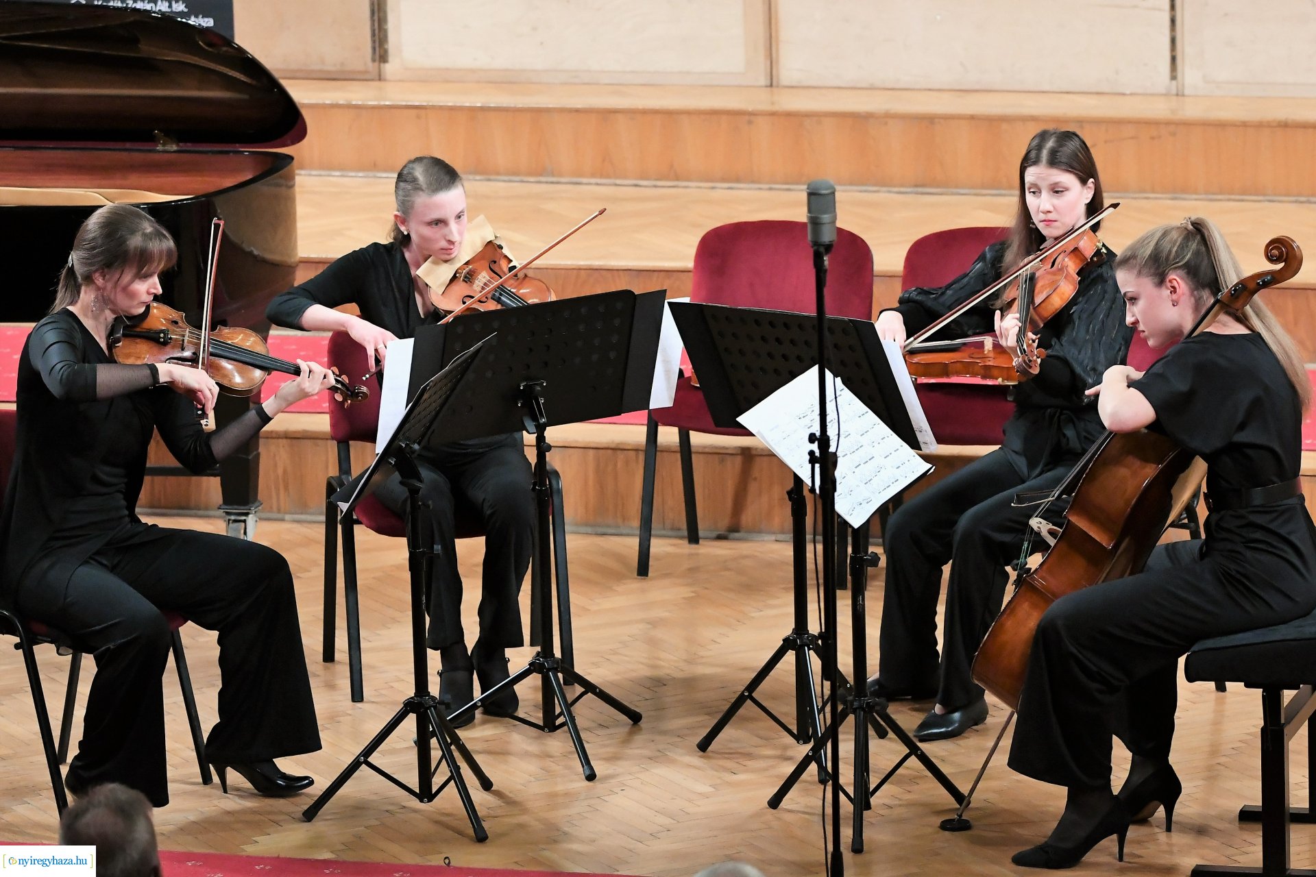 Szentpáli Roland szerzői estje a Filharmónia koncertsorozat szervezésében