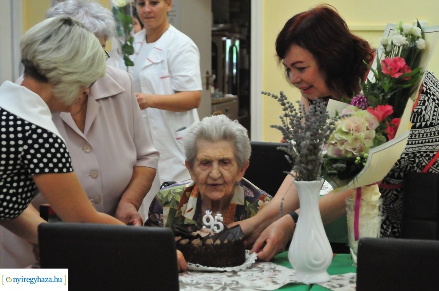 Szépkorú köszöntése - Ács Andrásné