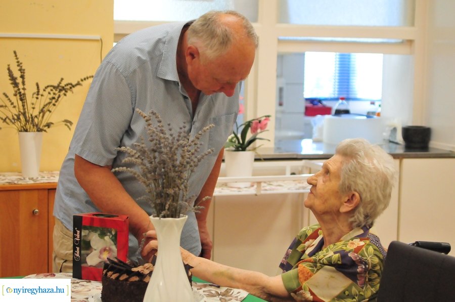 Szépkorú köszöntése - Ács Andrásné