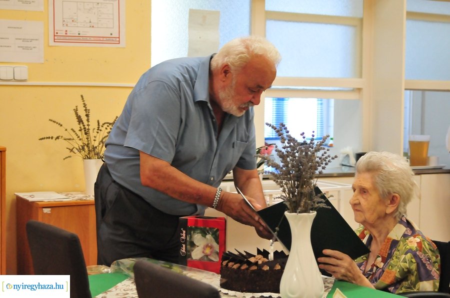 Szépkorú köszöntése - Ács Andrásné