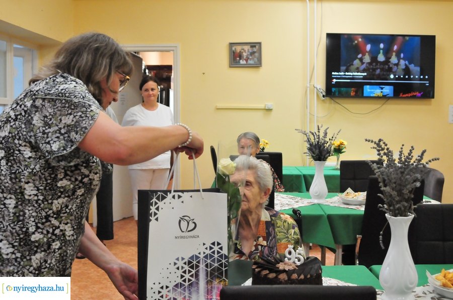 Szépkorú köszöntése - Ács Andrásné