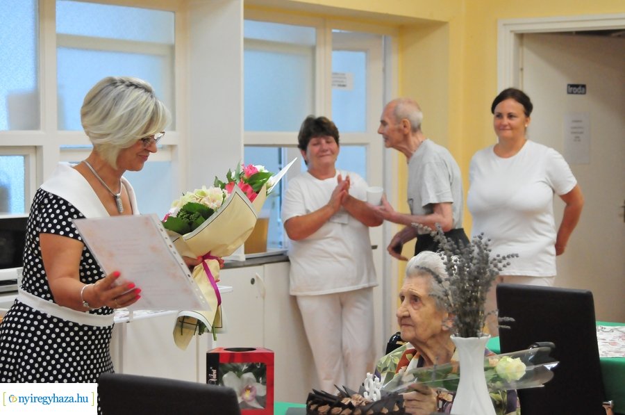 Szépkorú köszöntése - Ács Andrásné