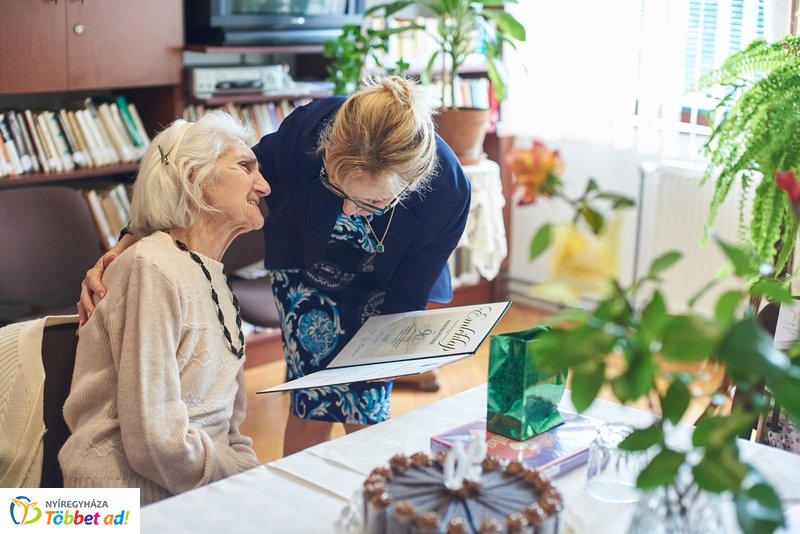 Szépkorú köszöntése Andrási Péterné