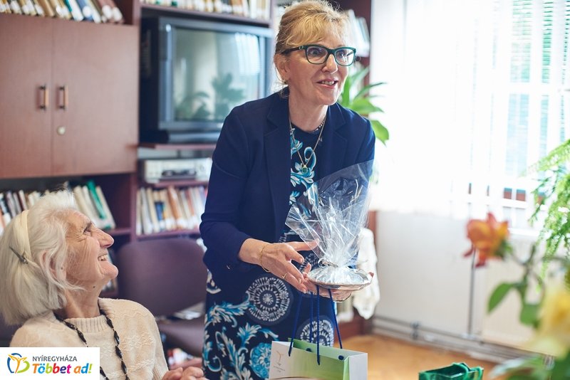 Szépkorú köszöntése Andrási Péterné