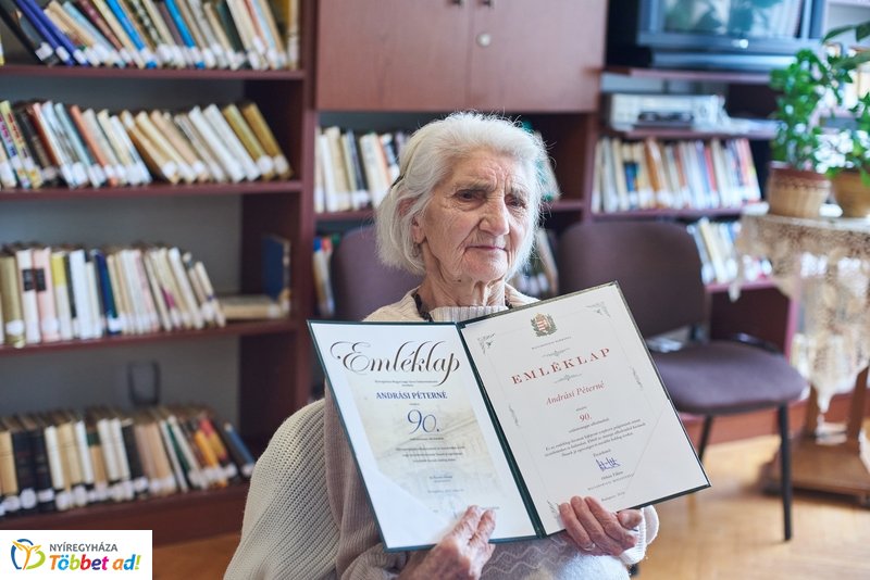 Szépkorú köszöntése Andrási Péterné