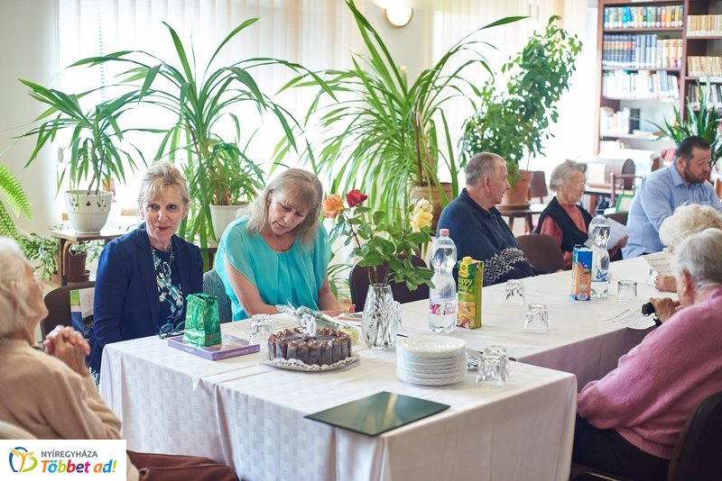 Szépkorú köszöntése Andrási Péterné