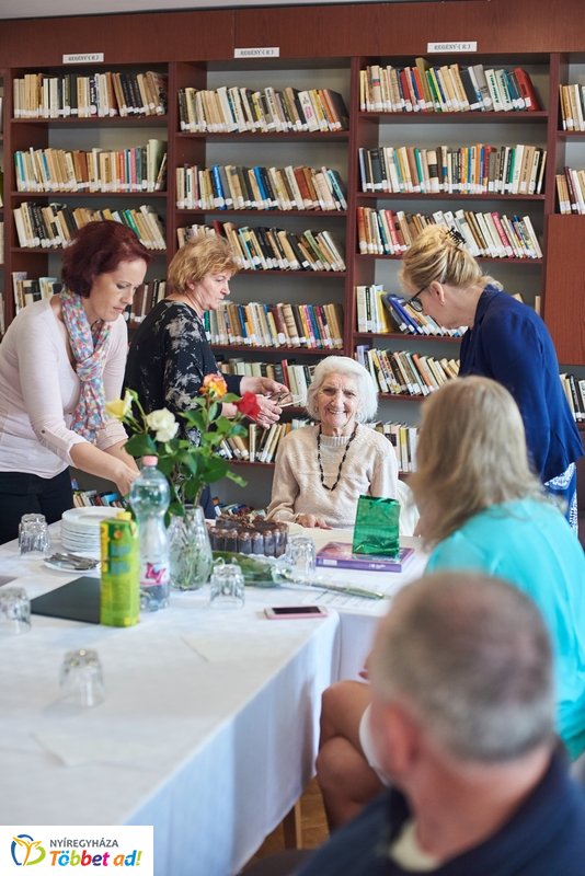 Szépkorú köszöntése Andrási Péterné