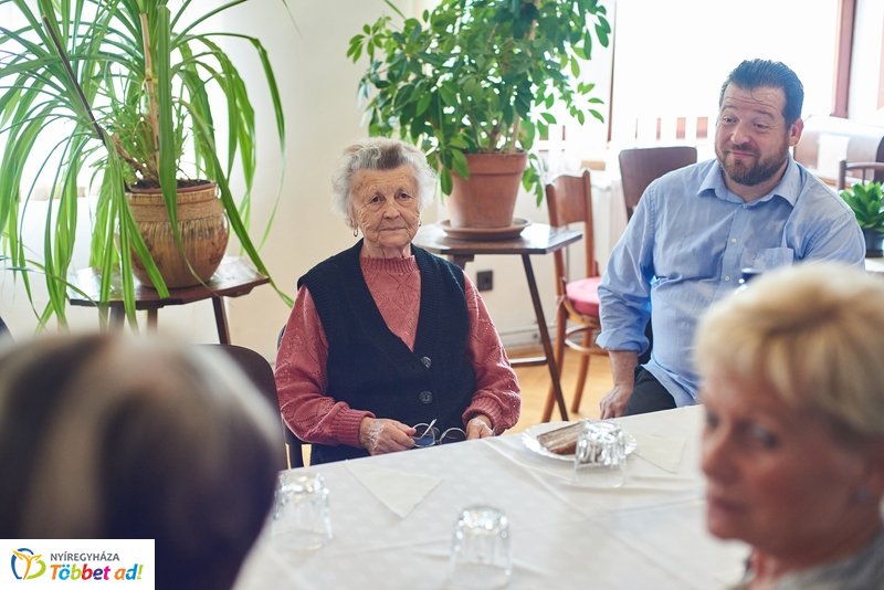 Szépkorú köszöntése Andrási Péterné