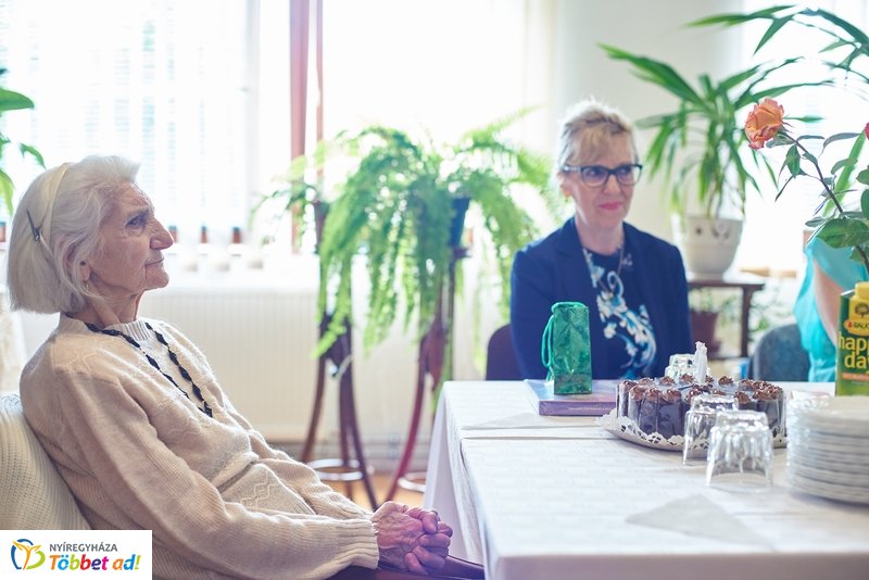 Szépkorú köszöntése Andrási Péterné