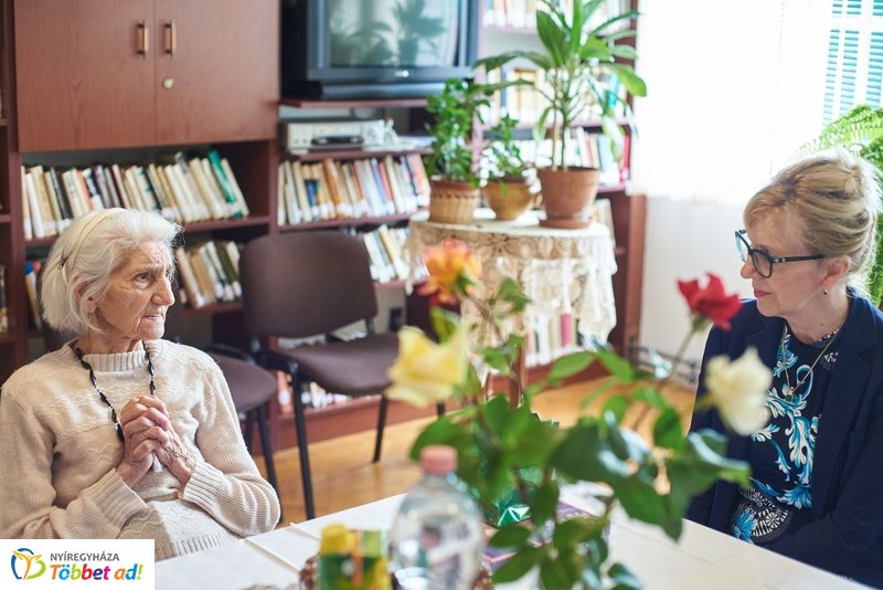 Szépkorú köszöntése Andrási Péterné