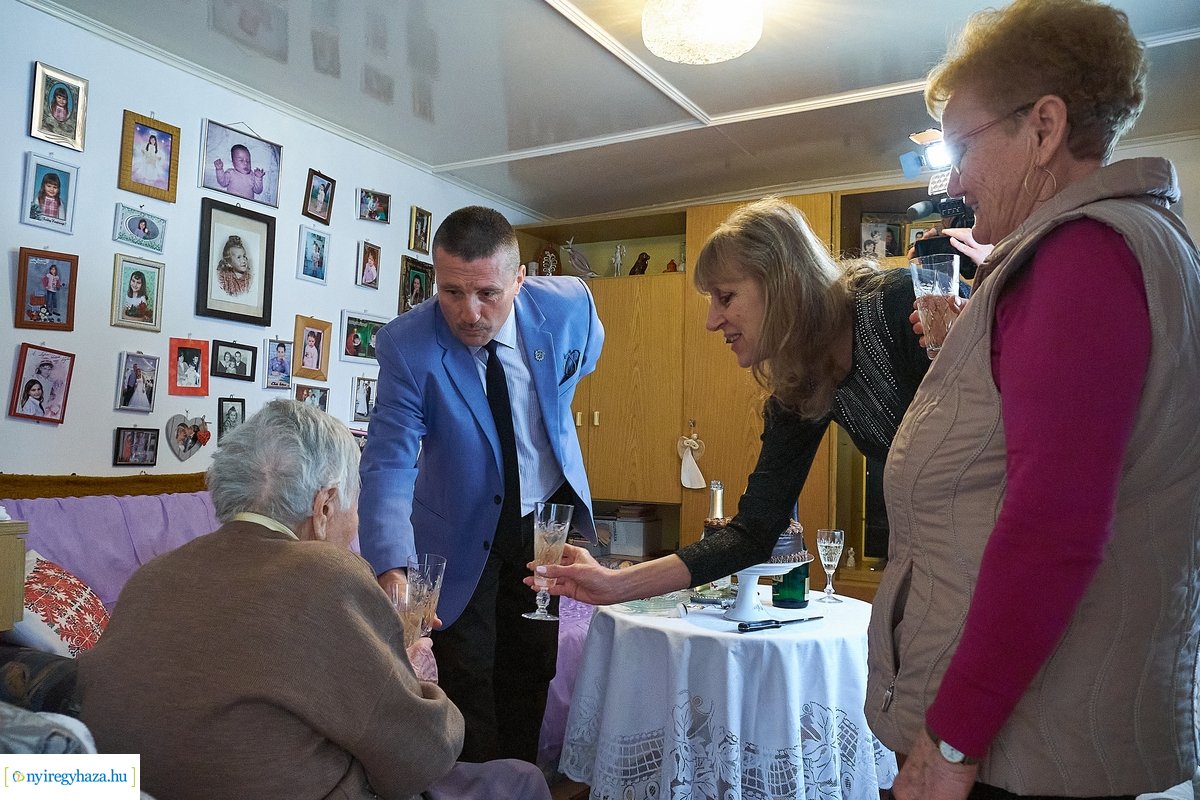 Szépkorú köszöntése - Babják Józsefné