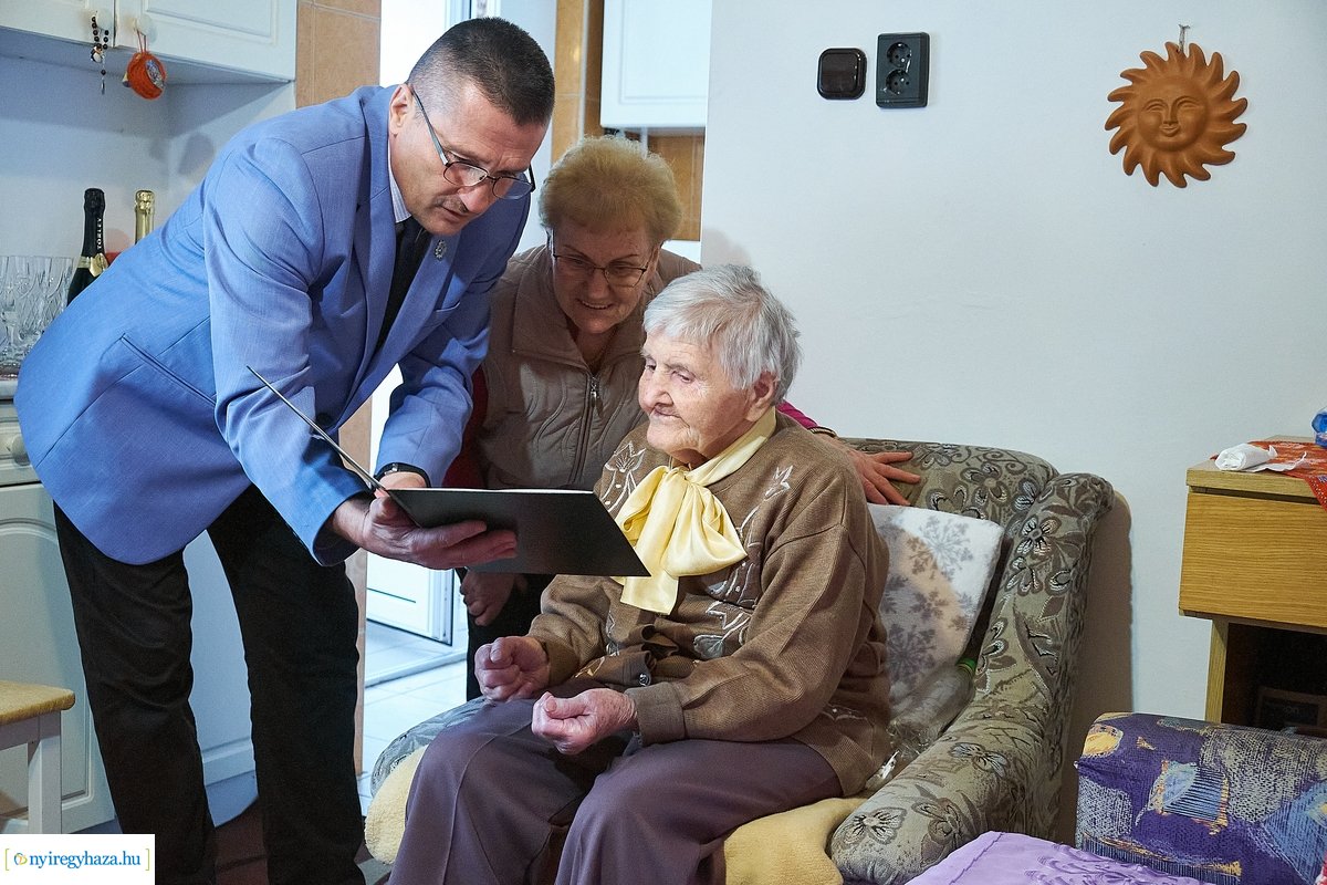 Szépkorú köszöntése - Babják Józsefné