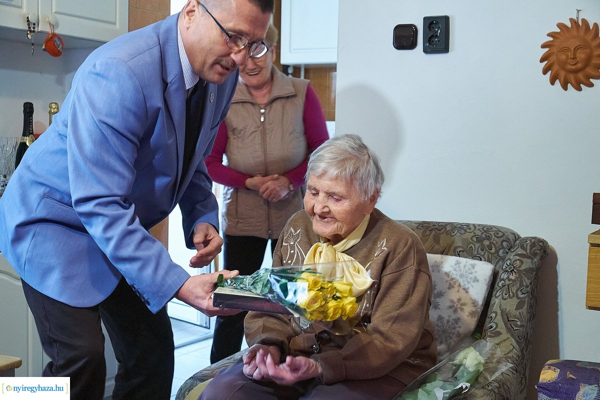 Szépkorú köszöntése - Babják Józsefné