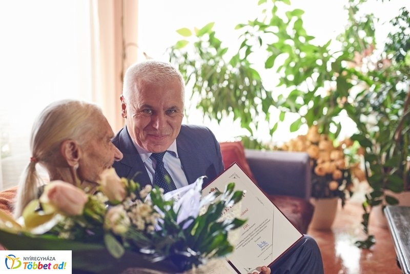 Szépkorú köszöntése Balogh Istvánné