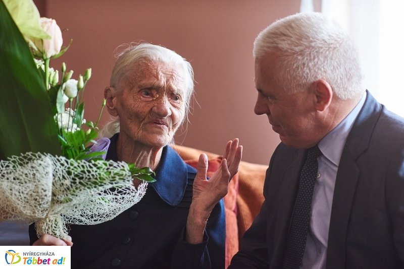 Szépkorú köszöntése Balogh Istvánné