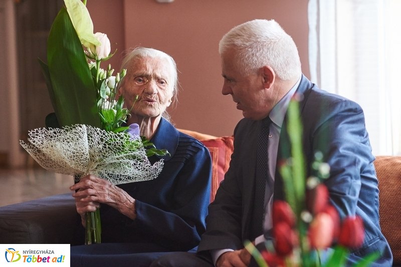 Szépkorú köszöntése Balogh Istvánné