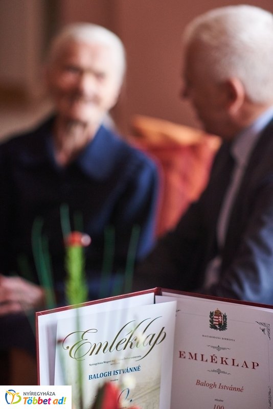 Szépkorú köszöntése Balogh Istvánné