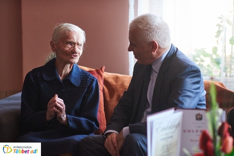 Szépkorú köszöntése Balogh Istvánné